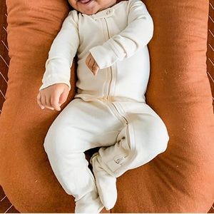 Loved baby zipper footie in beige